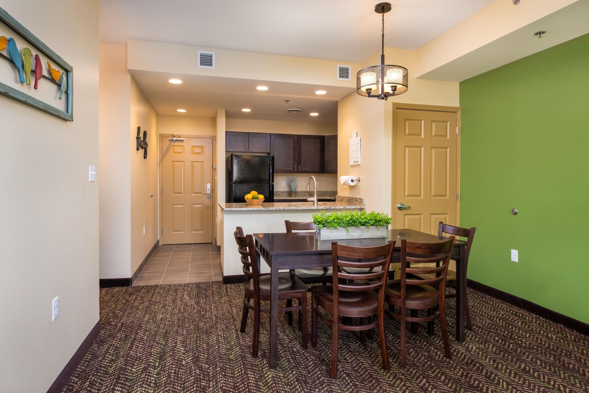 The At Governor's Crossing 3*